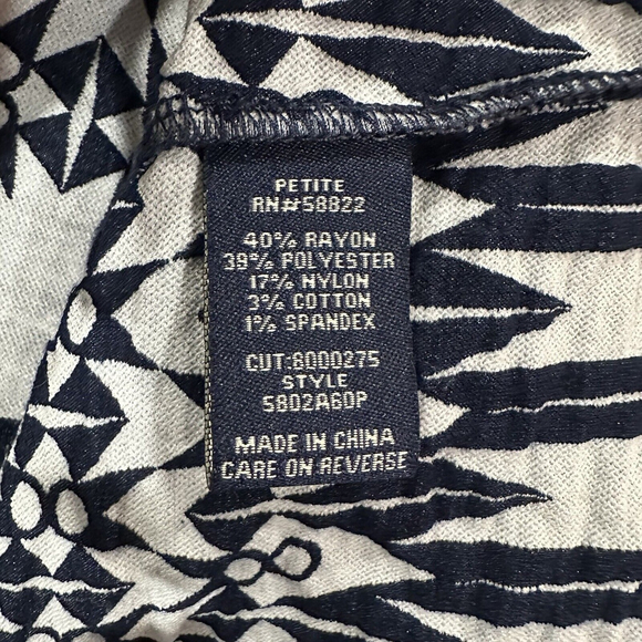 Max Edition Petite XL Puff Sleeve Dress - Picture 10 of 11